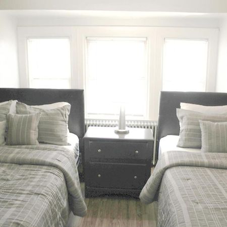 Steps Away From Hospital - 2 Queen Bed - City View 피츠버그 외부 사진
