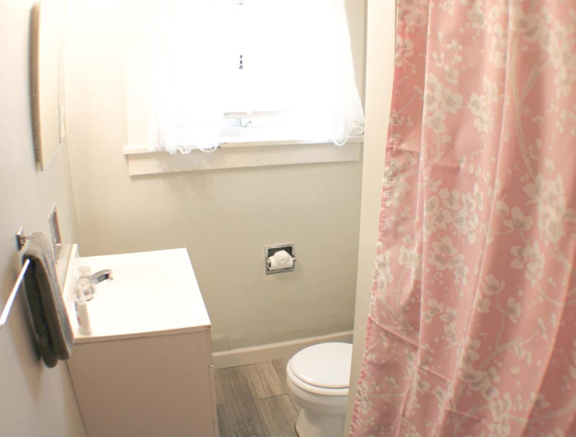 Steps Away From Hospital - 2 Queen Bed - City View 피츠버그 외부 사진